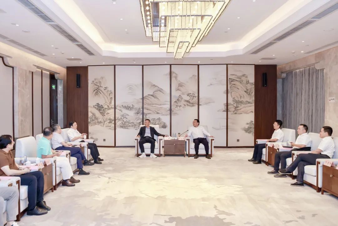 江西省萍鄉(xiāng)市委副書記、市長熊運浪會見天高集團(tuán)李平總裁一行